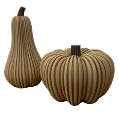 3D-geprinte decoratieve pompoen en flespompoen in latte met geribbelde structuur.