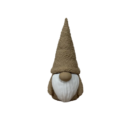 Decoratieve 3d geprinte gnomes met hoge muts, witte baard en ronde neus, in klein en groot formaat.