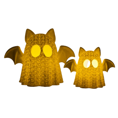 3D-geprint vleermuisspook met vleugels en gebreide structuur, te combineren met een LED-waxinelichtje voor sfeervolle Halloweendecoratie.