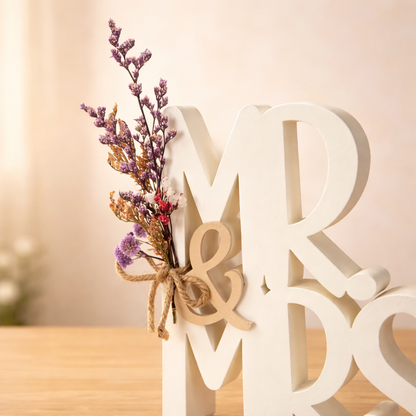 Mr&Mrs Beeldje met Bloemen – Bruiloftdecoratie & Cadeau
