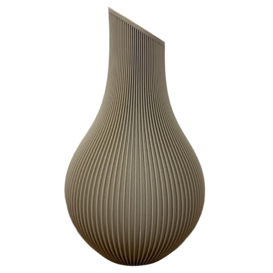 Aurelle 3D geprinte decoratieve vaas met organische druppelvorm, schuin afgesneden hals en fijne verticale ribbelstructuur voor bloemen, droogbloemen of woondecoratie.