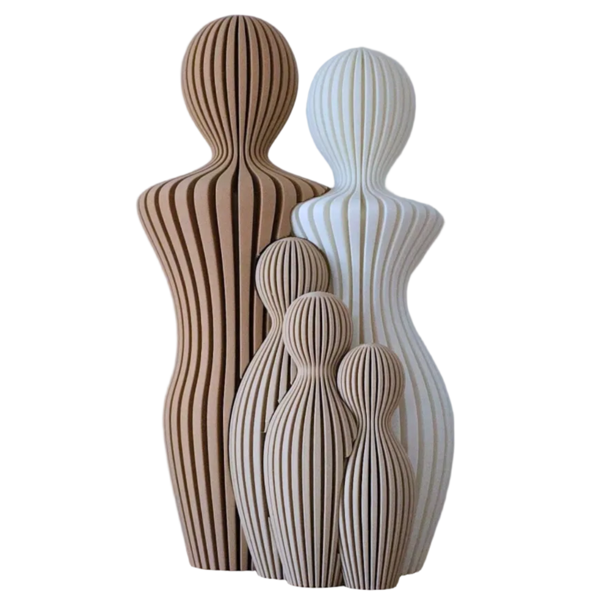 Decoratief gepersonaliseerd-gezinsbeeldje vader moeder en drie kinderen in beige en bruintinten.