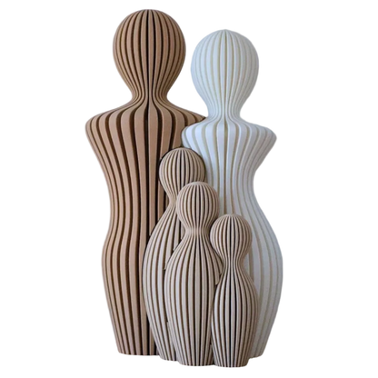 Decoratief gepersonaliseerd-gezinsbeeldje vader moeder en drie kinderen in beige en bruintinten.