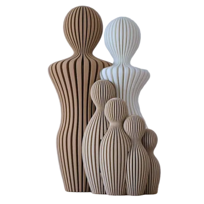 Decoratief gepersonaliseerd-gezinsbeeldje vader moeder en vier kinderen in beige en bruintinten.