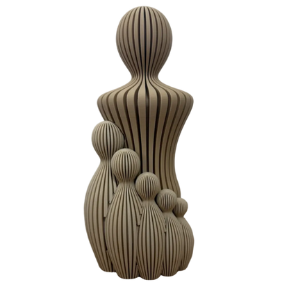 Decoratief gezinsbeeldje vader en vijf kinderen beeldje met twee abstracte figuren in warme bruintinten.