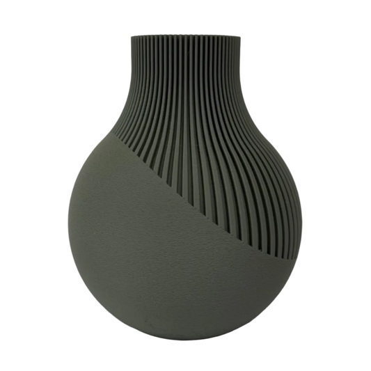 Liora Curve 3D geprinte decoratieve vaas met geribbelde bovenzijde en een vloeiende, asymmetrische afwerking, voor bloemen, droogbloemen of woondecoratie.