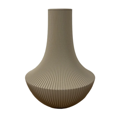 Lorenne decoratieve vaas met slanke hals, ronde basis en fijne verticale ribbelstructuur, geschikt voor bloemen, droogbloemen of als woondecoratie.