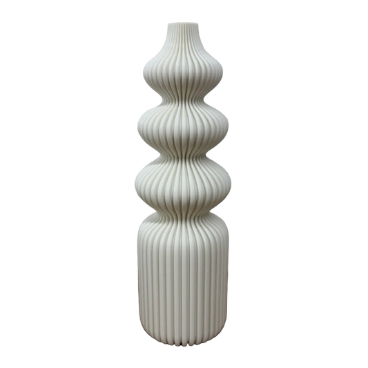 Selienne 3D geprinte decoratieve vaas met gestapelde ronde vormen en verticale ribbelstructuur, geschikt voor bloemen, droogbloemen of als woondecoratie.