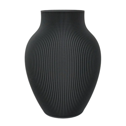 Valenne decoratieve vaas met afgeronde vorm en fijne verticale ribbelstructuur, geschikt voor bloemen, droogbloemen of als woondecoratie.